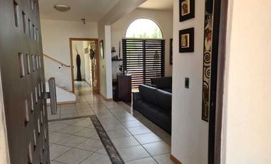 Venta de Casa en Querétaro, Villas del Mesón,  4 recámaras, 450 m2 de jardín.