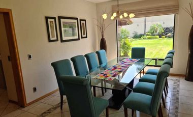 Venta de Casa en Querétaro, Villas del Mesón,  4 recámaras, 450 m2 de jardín.