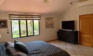 Venta de Casa en Querétaro, Villas del Mesón,  4 recámaras, 450 m2 de jardín.