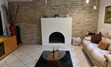 Venta de Casa en Querétaro, Villas del Mesón,  4 recámaras, 450 m2 de jardín.
