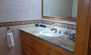 Venta de Casa en Querétaro, Villas del Mesón,  4 recámaras, 450 m2 de jardín.