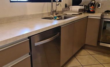 Venta de Casa en Querétaro, Villas del Mesón,  4 recámaras, 450 m2 de jardín.