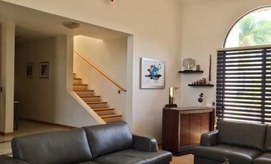 Venta de Casa en Querétaro, Villas del Mesón,  4 recámaras, 450 m2 de jardín.