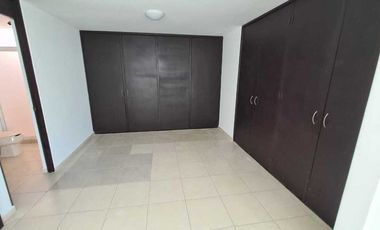 Venta de Casa en Querétaro, Milenio III, amplios espacios y jardín grande