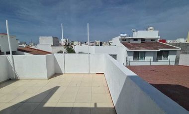 Venta de Casa en Querétaro, Milenio III, amplios espacios y jardín grande