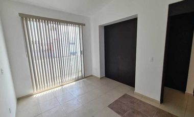 Venta de Casa en Querétaro, Milenio III, amplios espacios y jardín grande