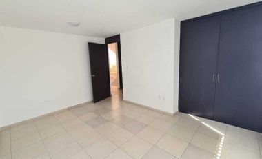 Venta de Casa en Querétaro, Milenio III, amplios espacios y jardín grande