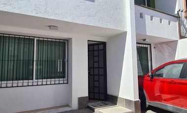 Venta de Casa en Querétaro, Milenio III, amplios espacios y jardín grande