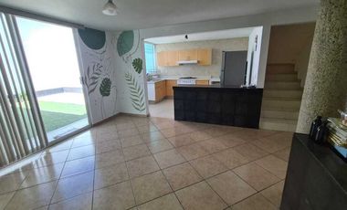Venta de Casa en Querétaro, Milenio III, amplios espacios y jardín grande