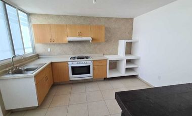 Venta de Casa en Querétaro, Milenio III, amplios espacios y jardín grande