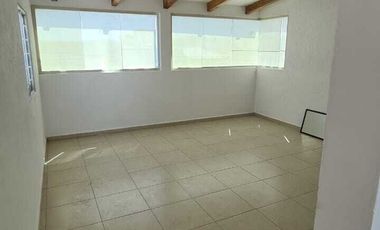 Venta de Casa en Querétaro, Milenio III, amplios espacios y jardín grande