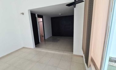 Venta de Casa en Querétaro, Milenio III, amplios espacios y jardín grande