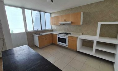 Venta de Casa en Querétaro, Milenio III, amplios espacios y jardín grande
