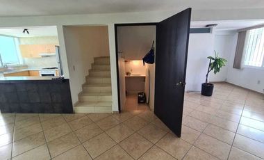 Venta de Casa en Querétaro, Milenio III, amplios espacios y jardín grande