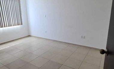 Venta de Casa en Querétaro, Milenio III, amplios espacios y jardín grande