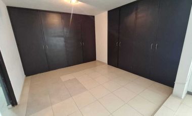 Venta de Casa en Querétaro, Milenio III, amplios espacios y jardín grande