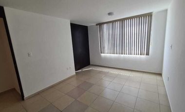 Venta de Casa en Querétaro, Milenio III, amplios espacios y jardín grande