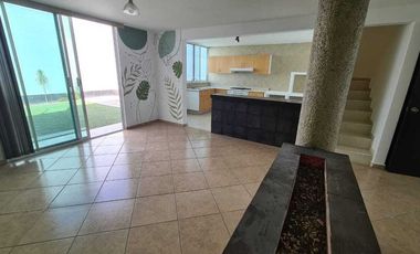 Venta de Casa en Querétaro, Milenio III, amplios espacios y jardín grande