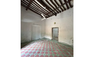 Casona colonial para remodelar en venta en Izamal