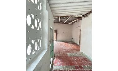 Casona colonial para remodelar en venta en Izamal