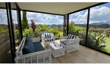 Casa campestre con 310 m2 en unidad cerrada  en El Retiro