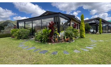 Casa campestre con 310 m2 en unidad cerrada  en El Retiro