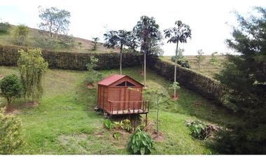 Casa campestre con 310 m2 en unidad cerrada  en El Retiro