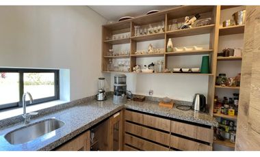 Casa campestre con 310 m2 en unidad cerrada  en El Retiro