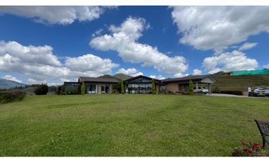 Casa campestre con 310 m2 en unidad cerrada  en El Retiro