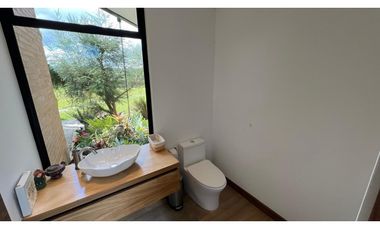 Casa campestre con 310 m2 en unidad cerrada  en El Retiro