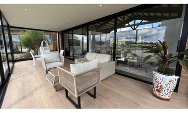 Casa campestre con 310 m2 en unidad cerrada  en El Retiro