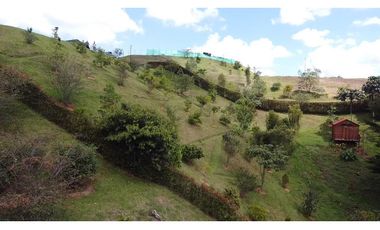 Casa campestre con 310 m2 en unidad cerrada  en El Retiro