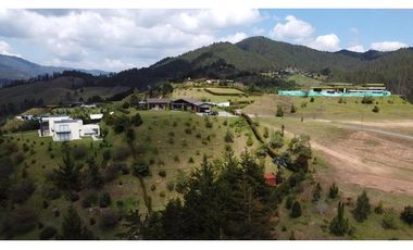 Casa campestre con 310 m2 en unidad cerrada  en El Retiro