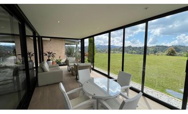 Casa campestre con 310 m2 en unidad cerrada  en El Retiro