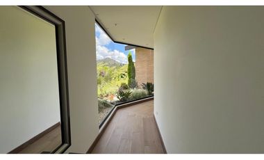 Casa campestre con 310 m2 en unidad cerrada  en El Retiro