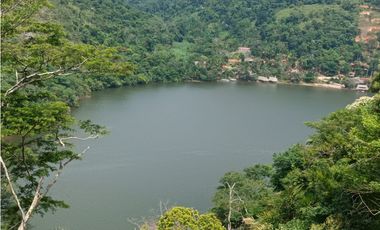 Terreno con Espectacular Vista a la Laguna de Sauce
