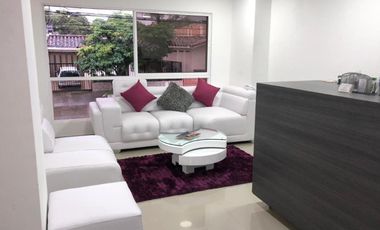 Se Alquila Hermoso Apartaestudio En La Flora, En Tercer Piso Con Ascensor, Para Rentas Cortas O De Larga Estancia