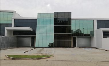 Venta de bodega en Panamá Viejo céntricas para inversión