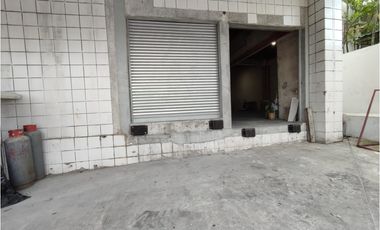 Alquiler de local comercial en Vista Hermosa frente a vía principal