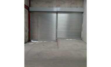 Alquiler de local comercial en Vista Hermosa frente a vía principal