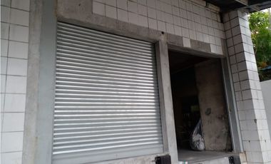 Alquiler de local comercial en Vista Hermosa frente a vía principal