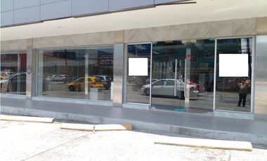 Alquiler de local comercial en Vista Hermosa frente a vía principal