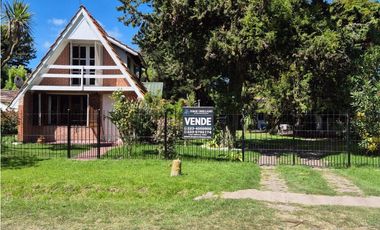 VENTA DE CASA ALPINA CON QUINCHO + DEPTO DE 2 AMB EN MAR CHIQUITA