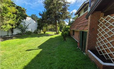 VENTA DE CASA ALPINA CON QUINCHO + DEPTO DE 2 AMB EN MAR CHIQUITA