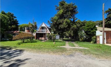 VENTA DE CASA ALPINA CON QUINCHO + DEPTO DE 2 AMB EN MAR CHIQUITA