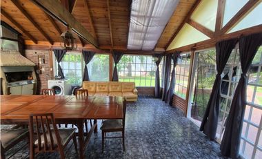 VENTA DE CASA ALPINA CON QUINCHO + DEPTO DE 2 AMB EN MAR CHIQUITA