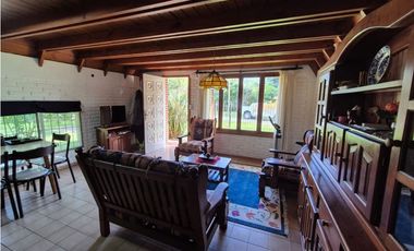 VENTA DE CASA ALPINA CON QUINCHO + DEPTO DE 2 AMB EN MAR CHIQUITA