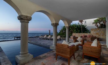 Espectacular Villa en Venta Frente al Mar en Puerto Aventuras - Riviera Maya