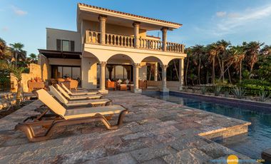 Espectacular Villa en Venta Frente al Mar en Puerto Aventuras - Riviera Maya