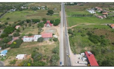 Venta de Terreno 6978m2 con Bodega en Via Pcpal, Aguadulce, Coclé